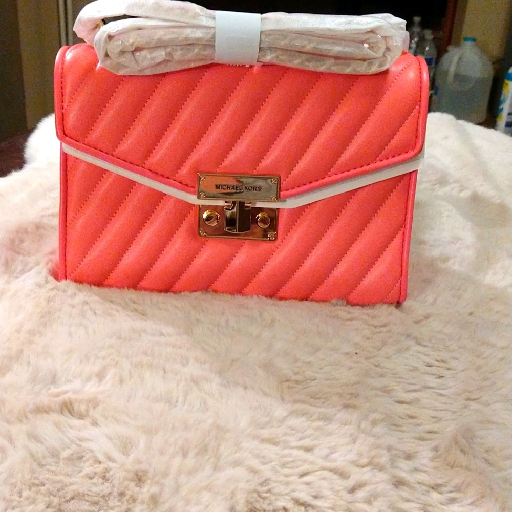 NWT.  Michael by Michael kors rose / grapefruit in color medium flap shou…